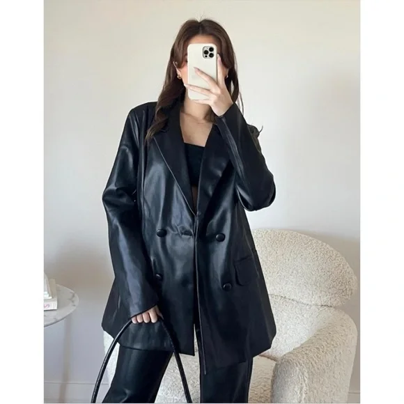 Missguided Black Soft Faux Leather Oversized Blazer - Picture 3 of 14